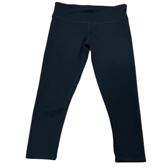 Fabletics Pants - Fabletics Calf Length Cropped Athletic Workout Pants  Solid Black